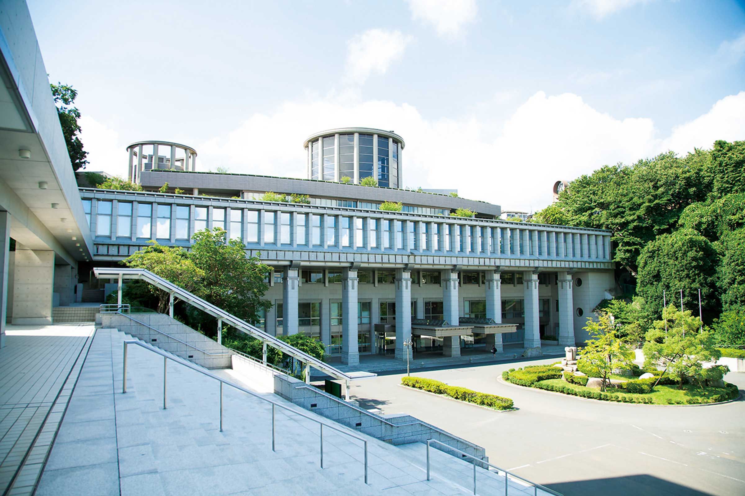 専修大学