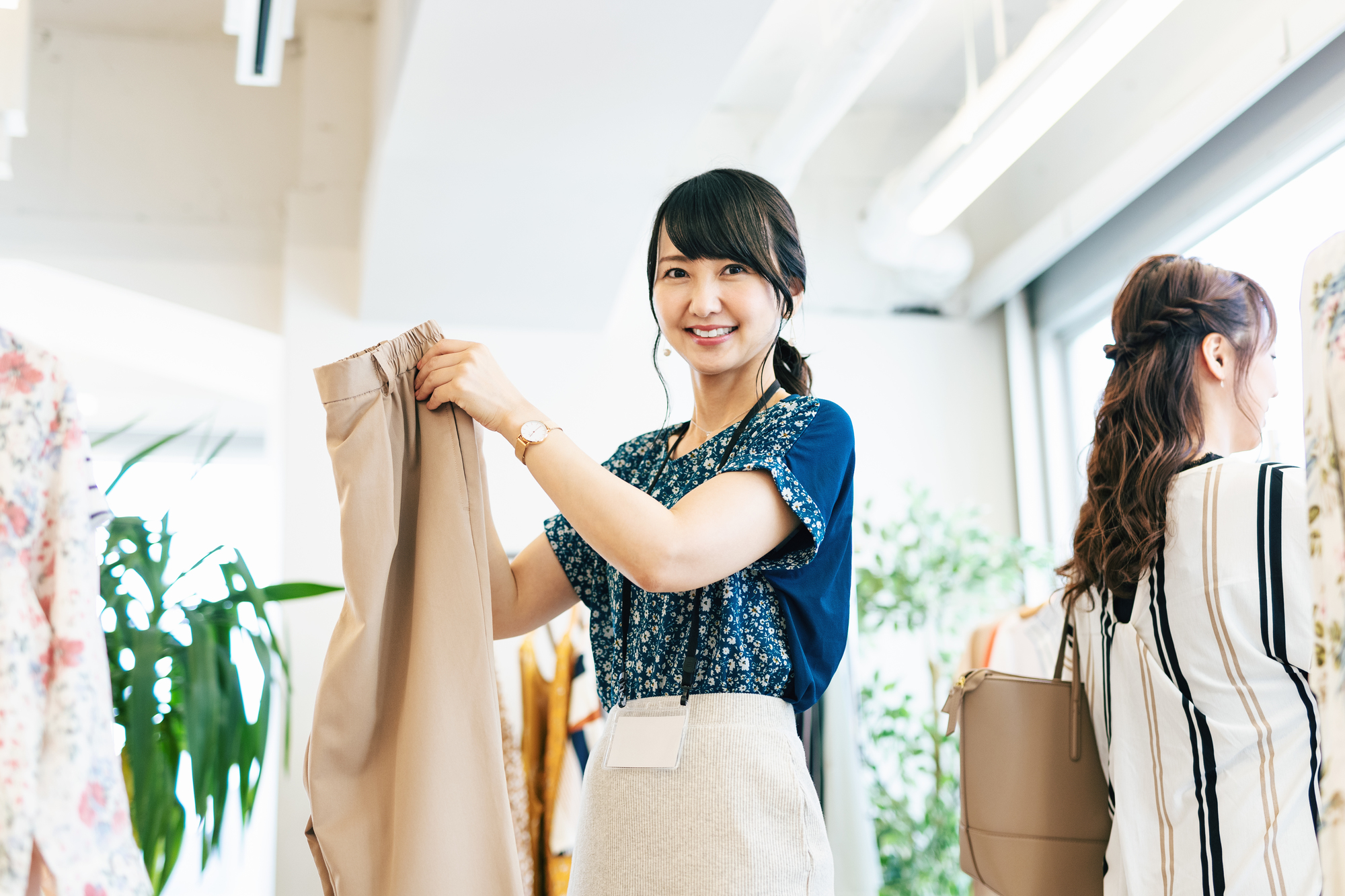 アパレル 店員 なるには