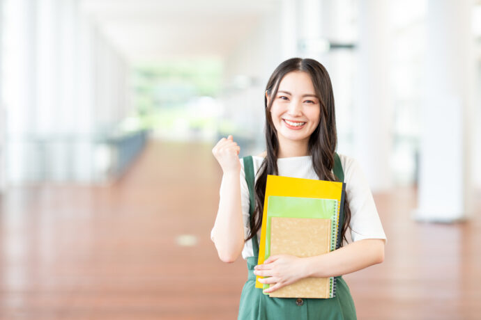 社会福祉学部に通う大学生の女性