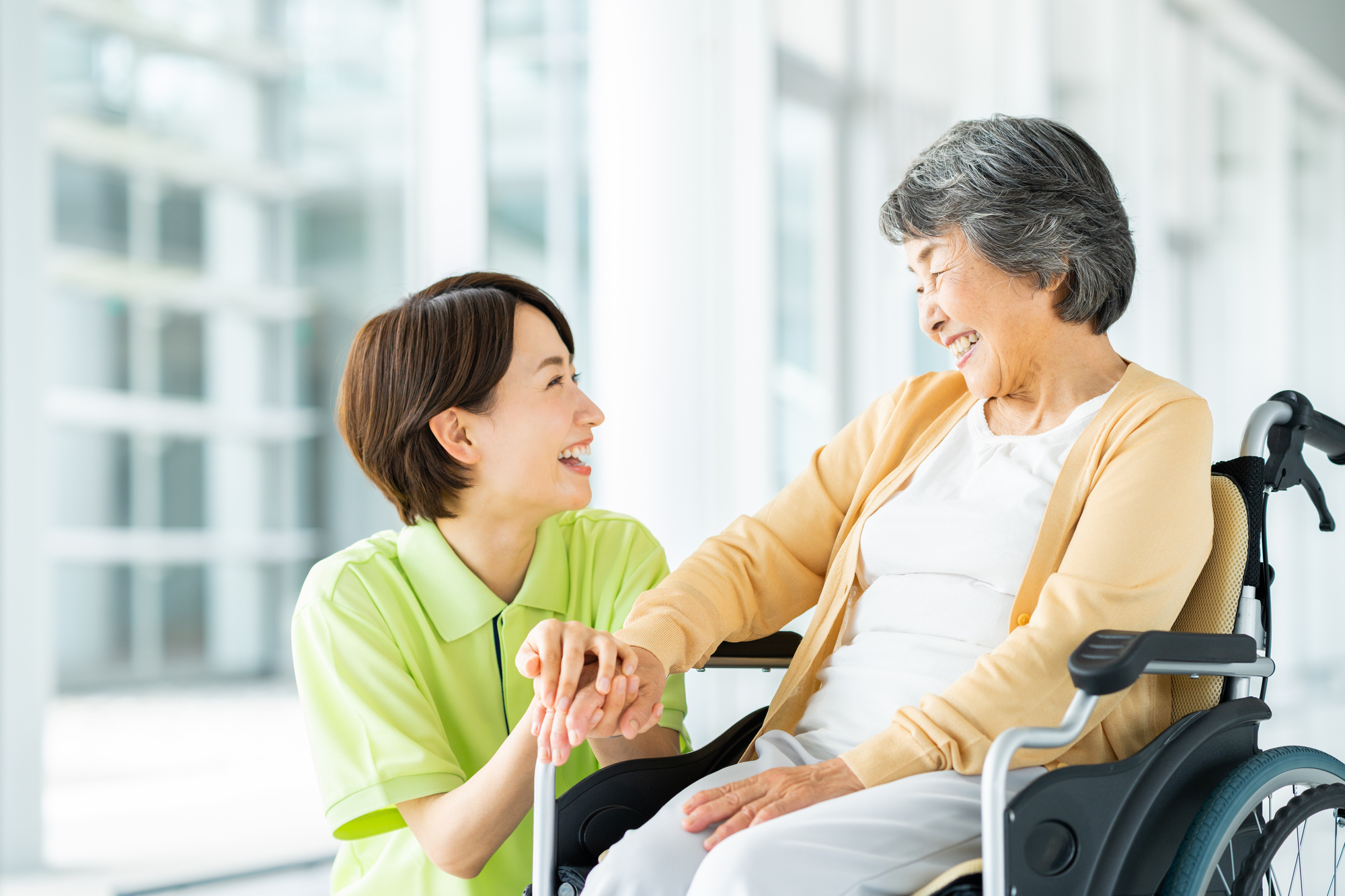 介護福祉士とは？必要な資格や合格率、おすすめの大学や学部も解説