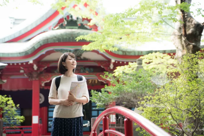 歴史を学ぶ大学生の女性