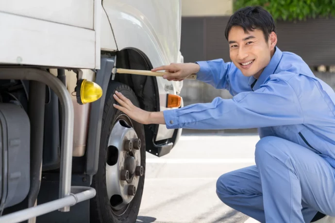 自動車整備業に従事する男性