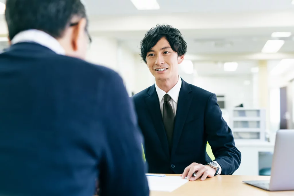 投資銀行で働く男