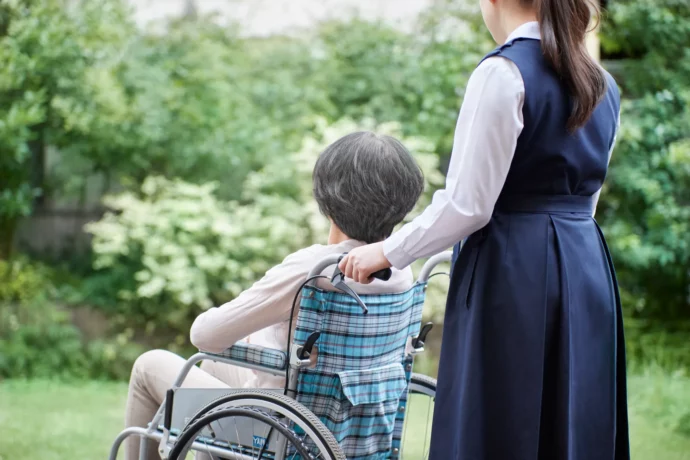 介護福祉士を目指している女子高生