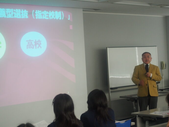 クロイワ先生による講演会の様子