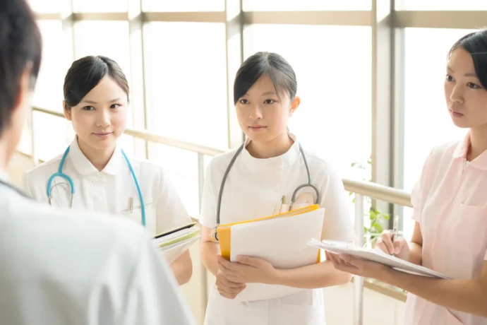 看護学部の学生たちのミーティング