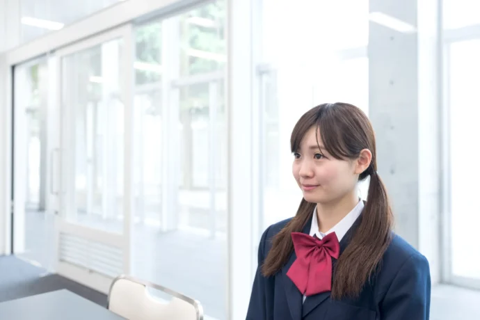 面接の控室で順番を待つ受験生